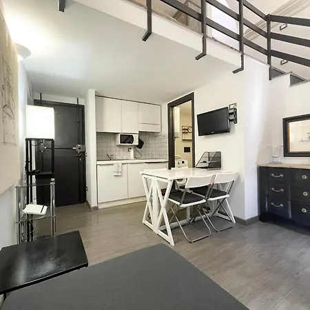 A Romantic Terrace In Colosseum Róma